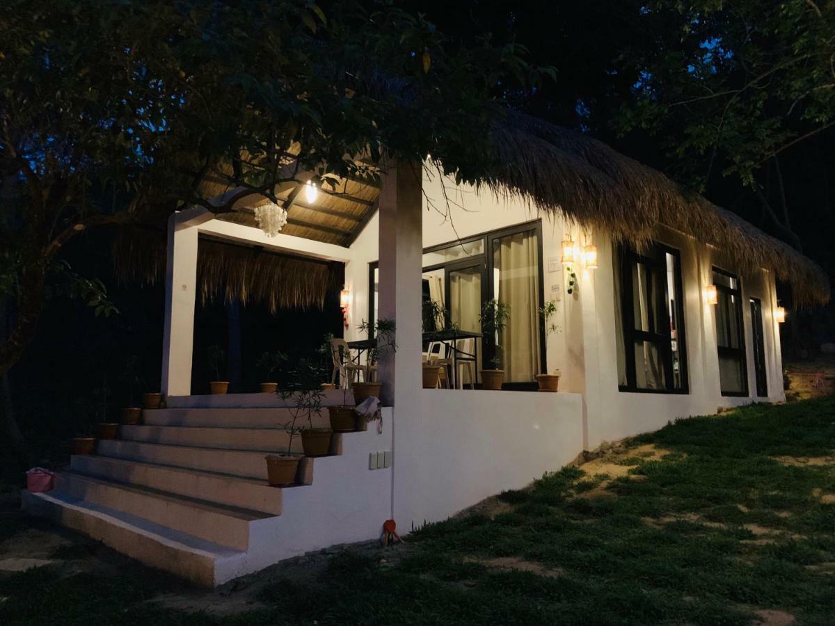 Moon Beach Villas El Nido Exterior photo